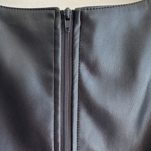 7 For All Mankind Black Faux Leather Corset Crop Top, Size Medium - Picture 16 of 16